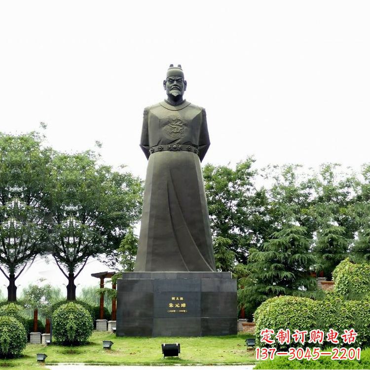 张家口“洪武之治”明太祖石雕塑像