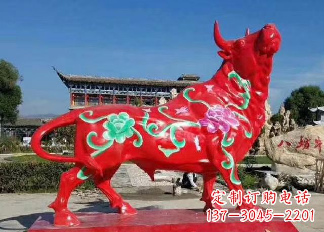 张家口玻璃钢彩绘八方红牛雕塑