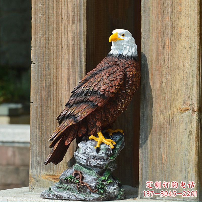张家口玻璃钢老鹰雕塑——传递自然之美
