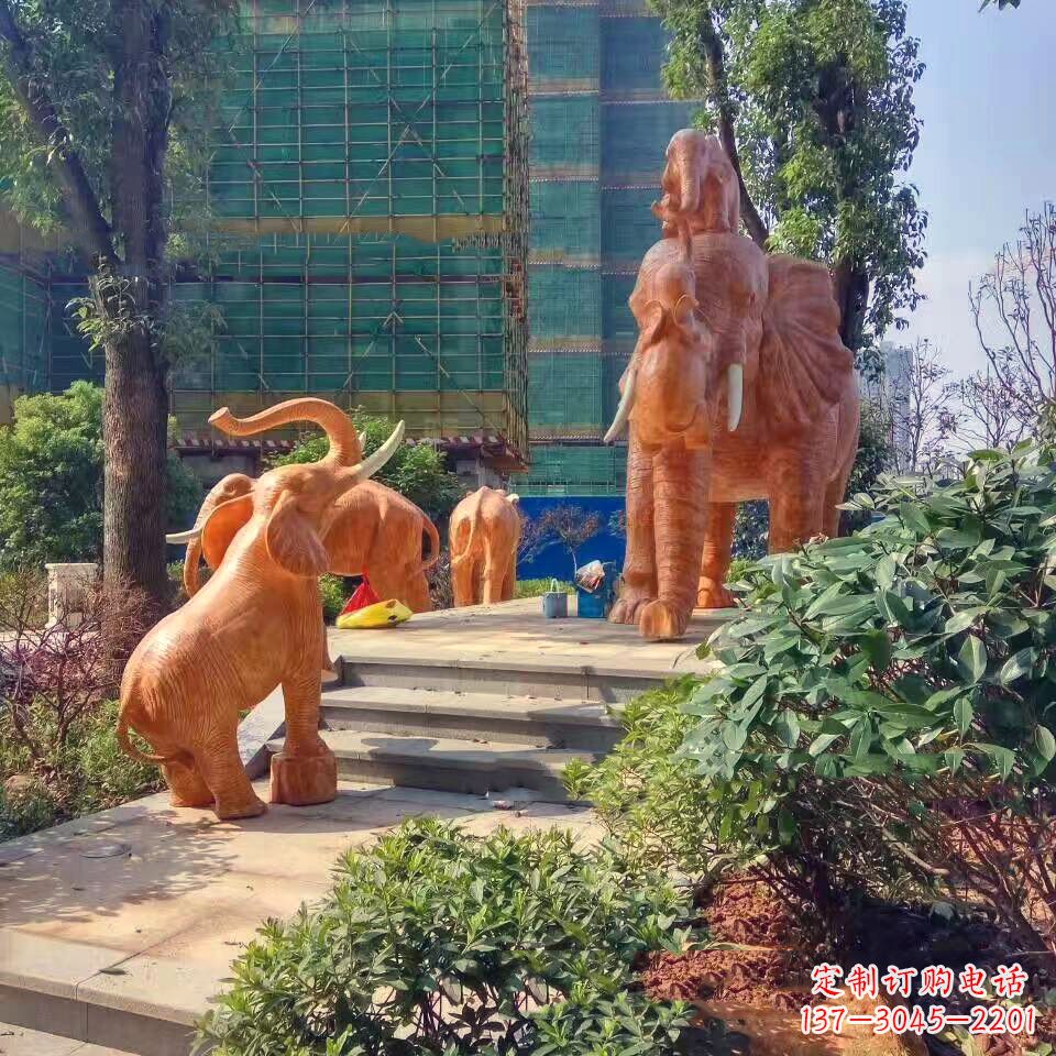 张家口玻璃钢卡通大象雕塑——给小区园林带来活力