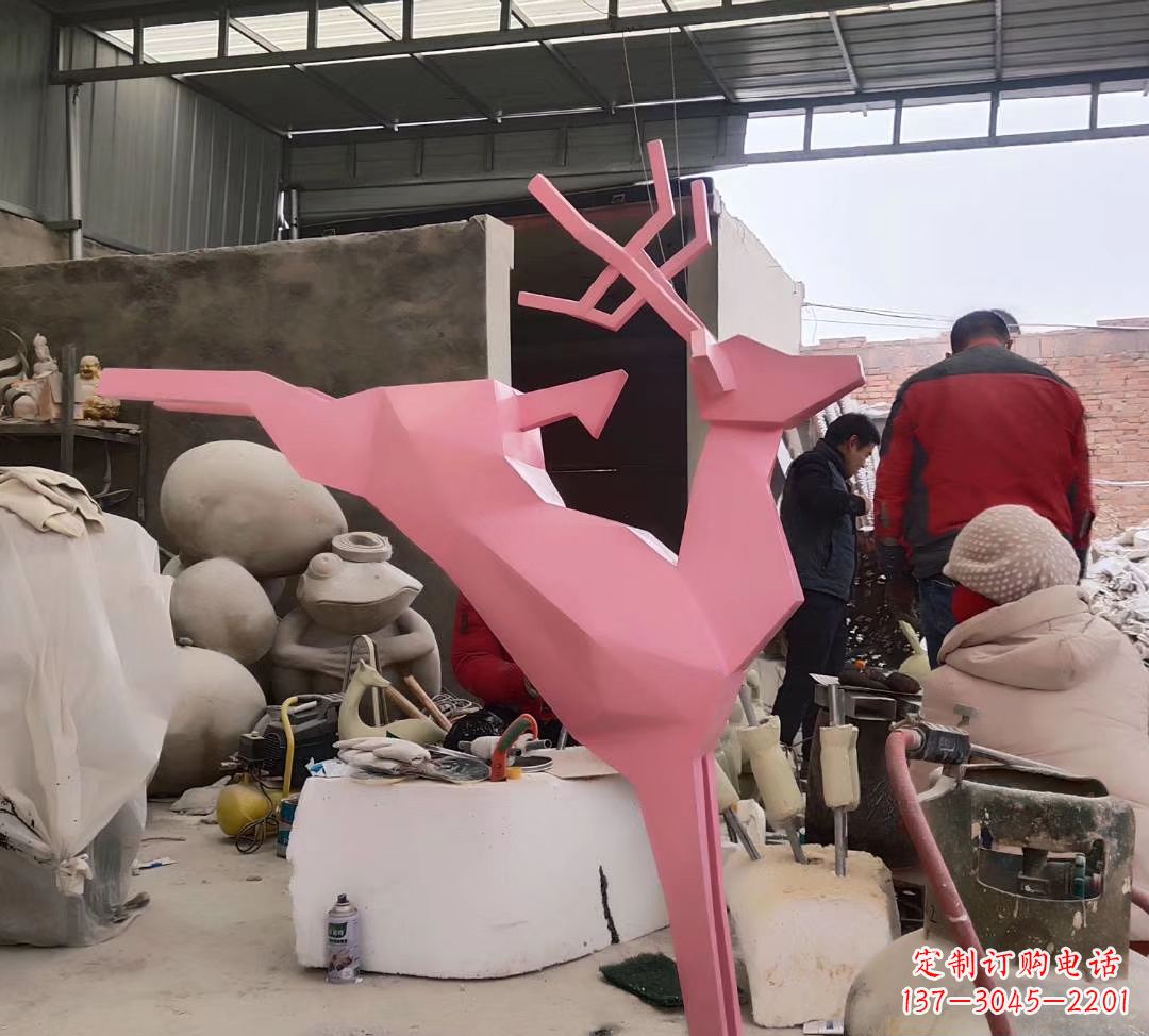 张家口不锈钢彩绘小鹿雕塑艺术与美感的完美结合