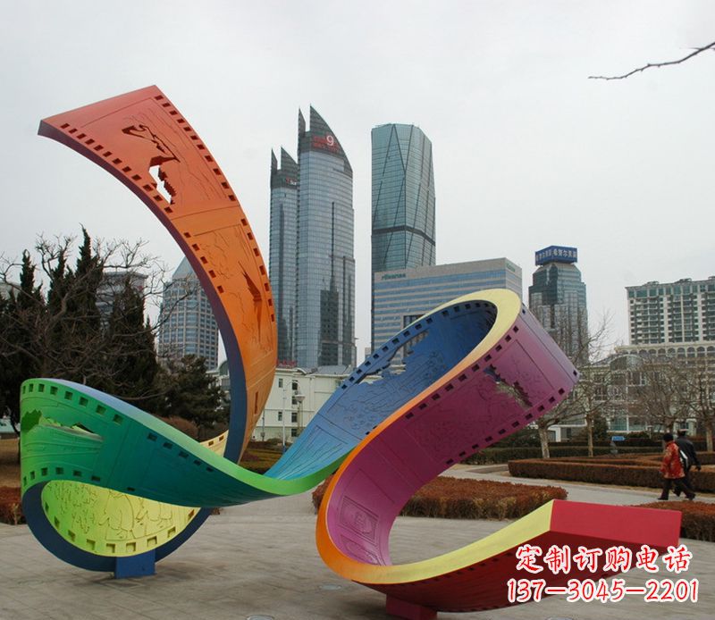 张家口不锈钢彩色胶卷雕塑艺术的精美结合