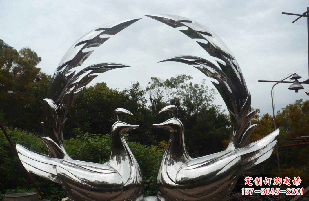 张家口不锈钢抽象镜面孔雀雕塑