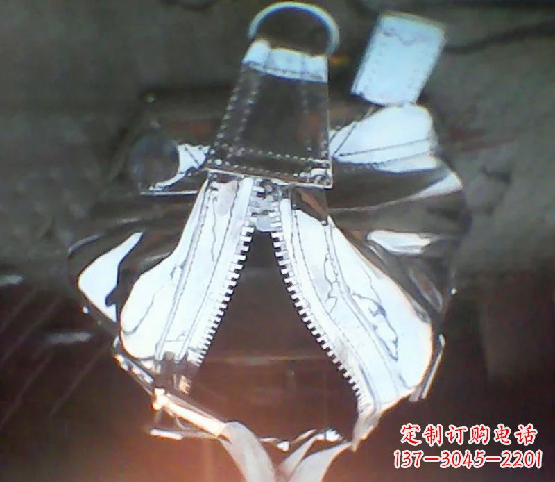 张家口不锈钢创意手提包细节雕塑