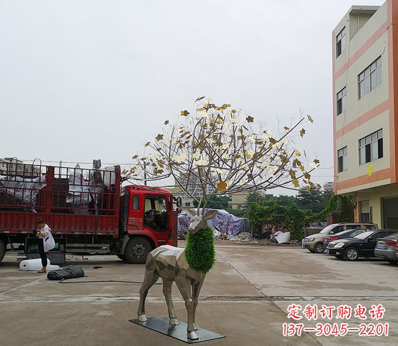 张家口不锈钢公园的梅花鹿雕塑