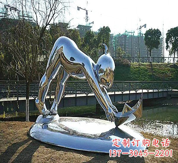 张家口不锈钢公园里的儿童雕塑