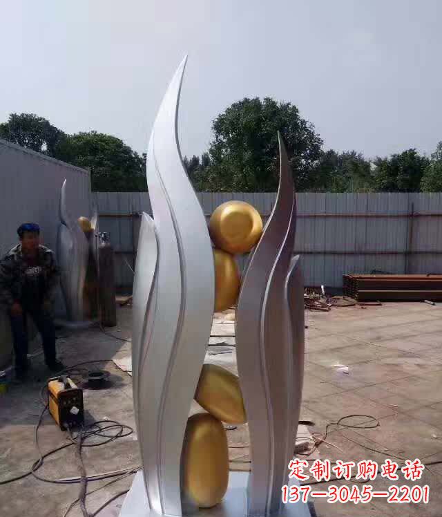 张家口不锈钢广场翅膀雕塑象征着自由之翼