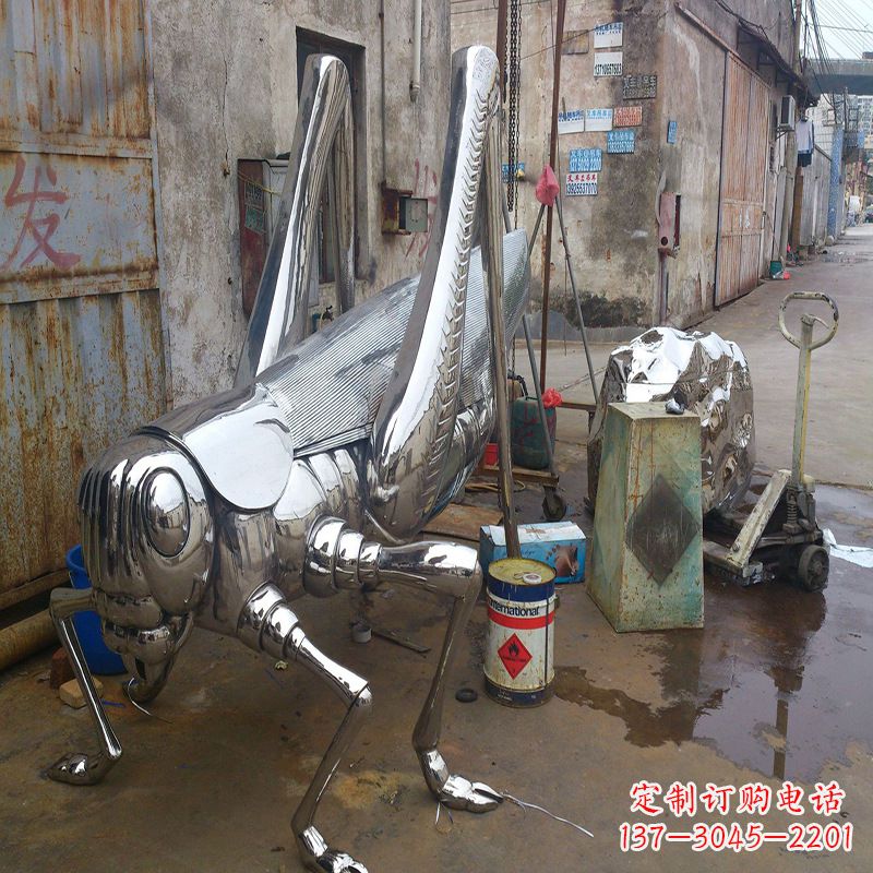 张家口不锈钢蝗虫雕塑营造美好的自然环境