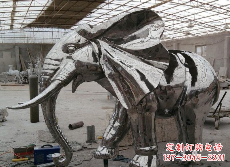 张家口不锈钢镜面大象雕塑——独特的艺术精品