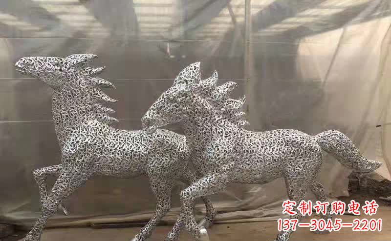 张家口不锈钢马雕塑精美而又富有动感