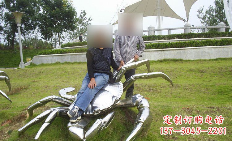 张家口不锈钢螃蟹雕塑艺术美化公园环境