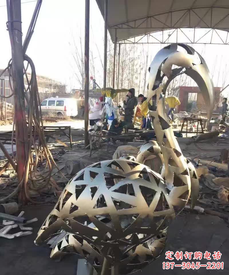 张家口不锈钢天鹅雕塑象征着幸福的美好