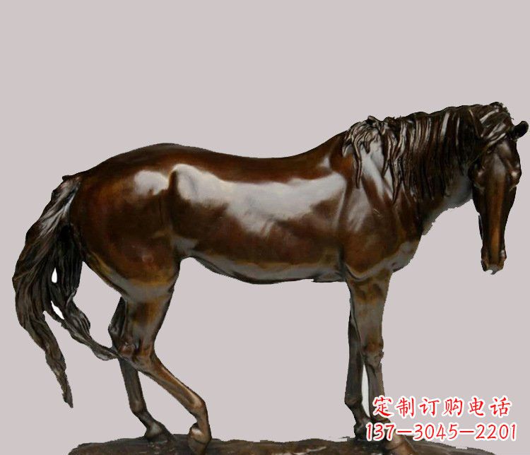 张家口草原上的动物雕塑