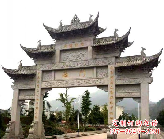 张家口村口三门石雕牌楼