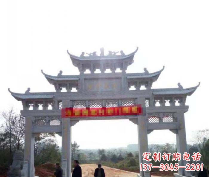 张家口三门石雕牌楼古老而精美的雕塑