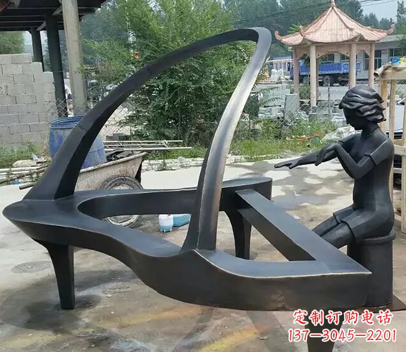 张家口弹钢琴广场抽象铜雕