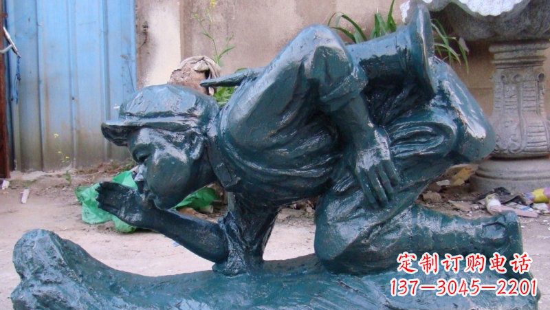 张家口传统文化符号——小红军冲锋号雕塑