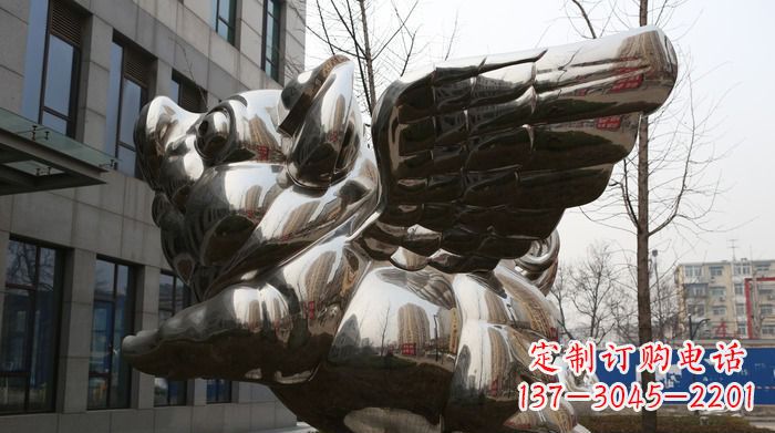 张家口精美不锈钢大翅膀猪景观雕塑