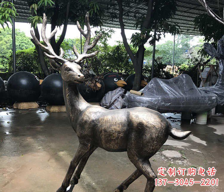 张家口静谧的梅花鹿铜雕