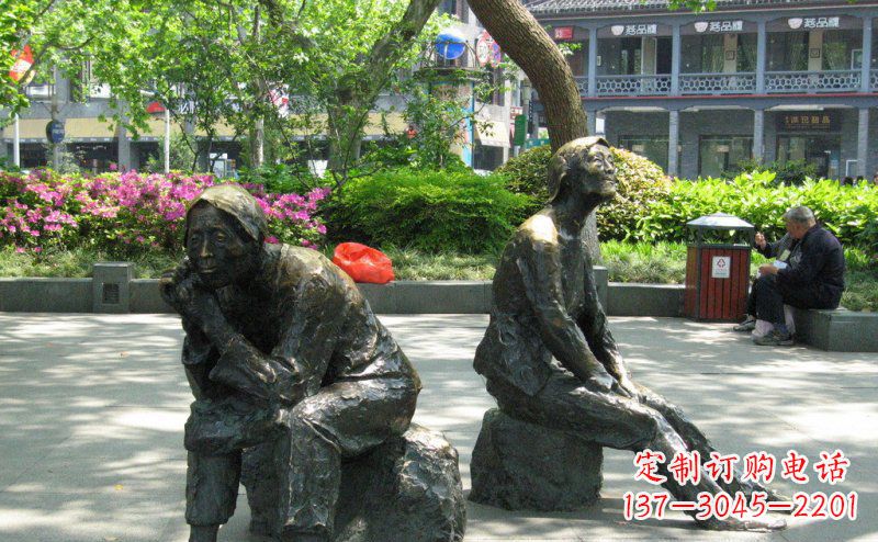 张家口充满深情的老人铜雕