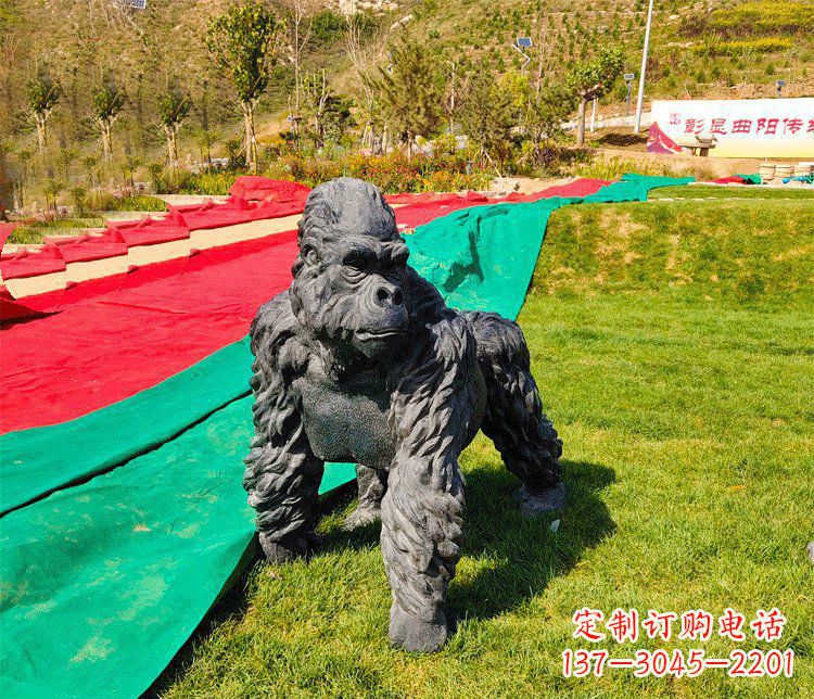 张家口新颖优雅的广场铜雕行走猩猩雕塑