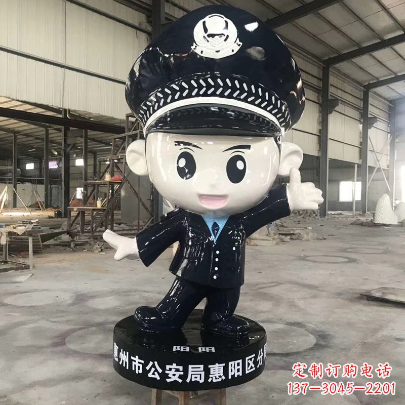 张家口可爱的警察卡通雕塑