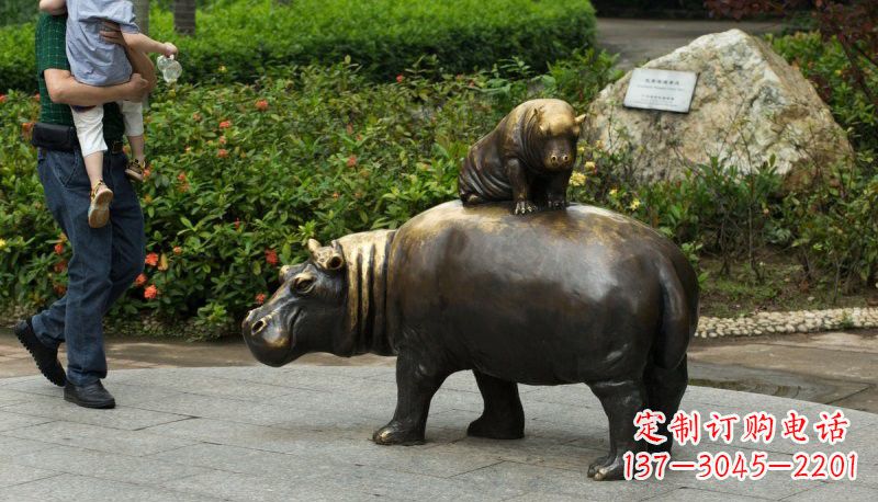 张家口铜雕母子河马