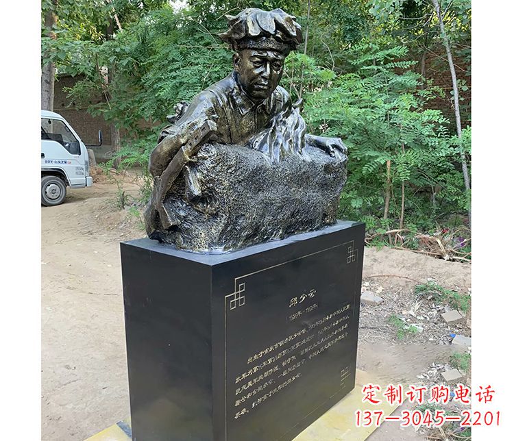 张家口铜雕邱少云战士雕塑