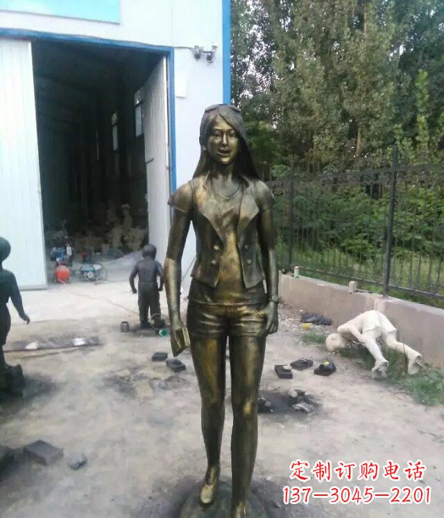 张家口现代美女广场人物铜雕