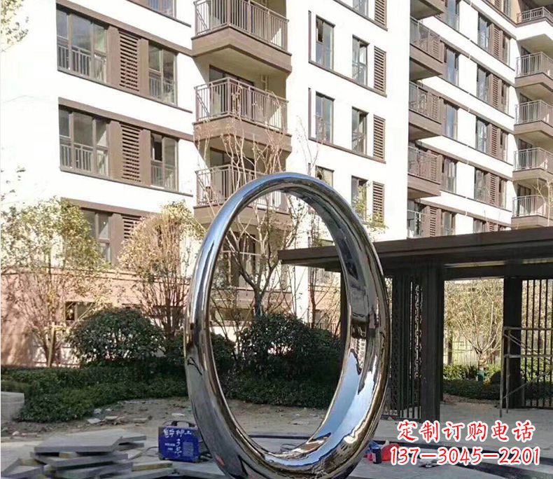 张家口小区不锈钢镜面圆环雕塑