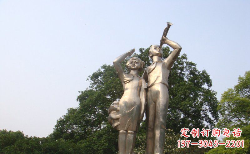 张家口校园吹军号敬礼的小学生人物景观铜雕