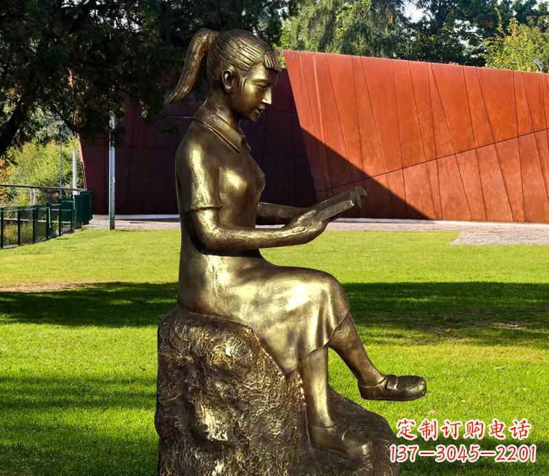 张家口校园看书的女孩铜雕