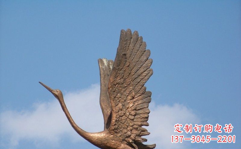 张家口展翅高飞的仙鹤动物铜雕