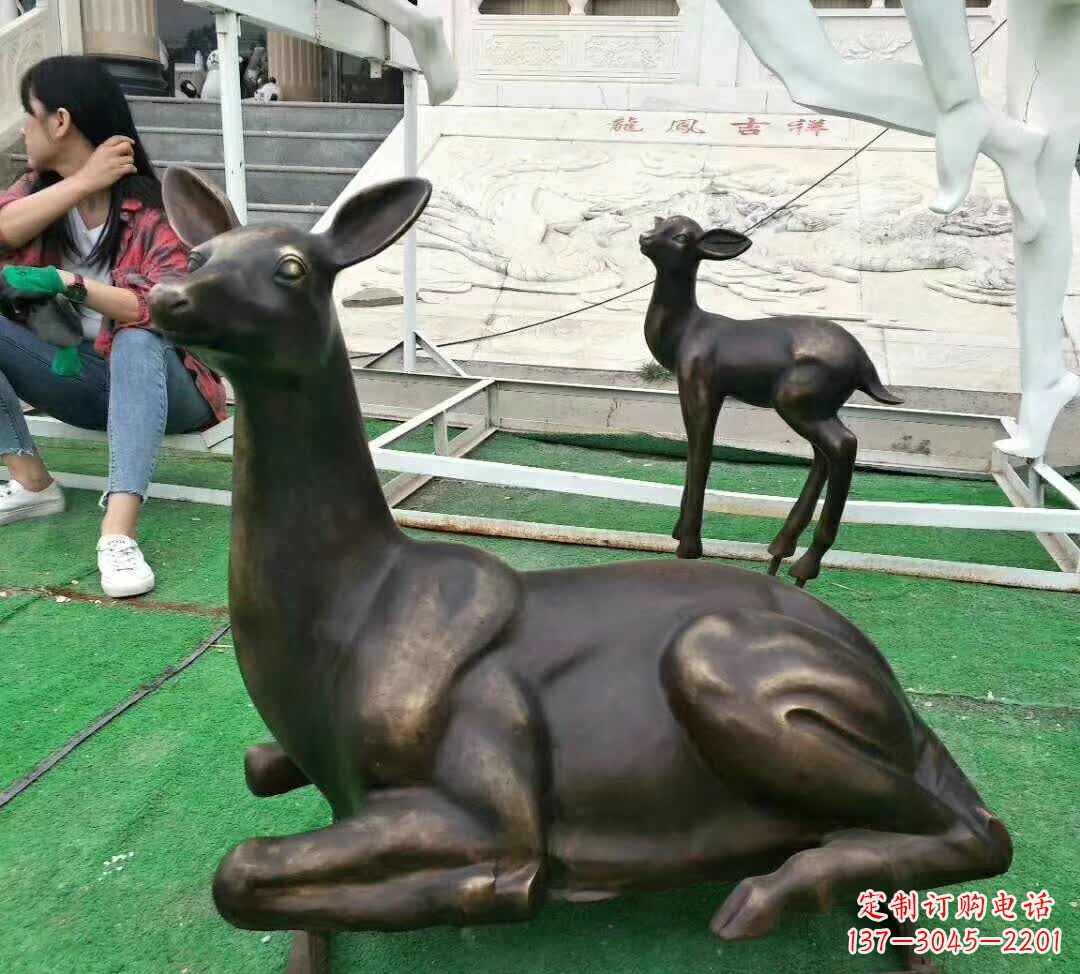张家口铸铜广场动物鹿雕塑