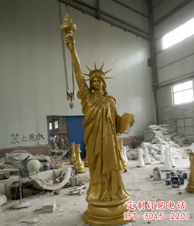 张家口自由女神玻璃钢仿铜人物雕塑
